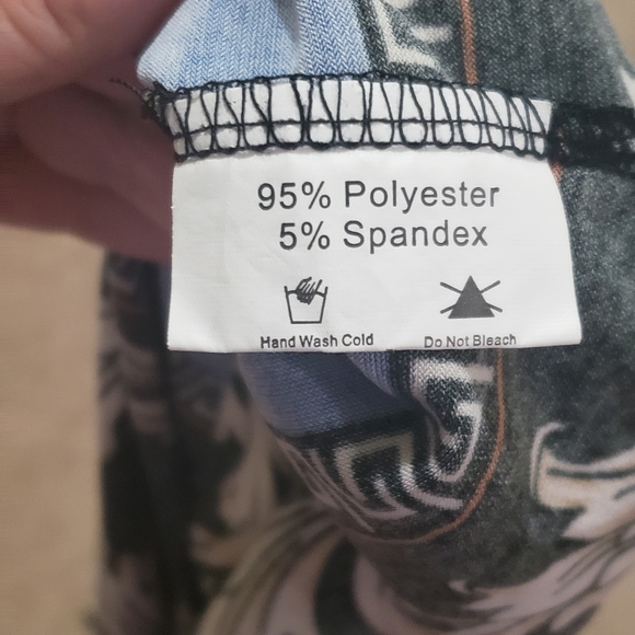 White Mark s elaborate design of sconces & chains sleeveless - Picture 3 of 5